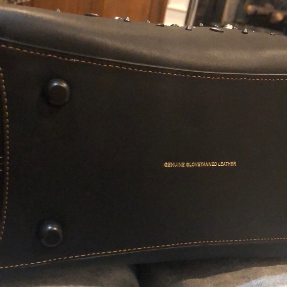 New Women's Black Dakotah Satchel - Picture 9 of 16